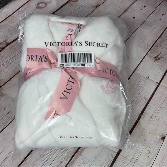 VS Victoria’s Secret Cozy Plush Short Robe Ivory - Picture 5 of 5